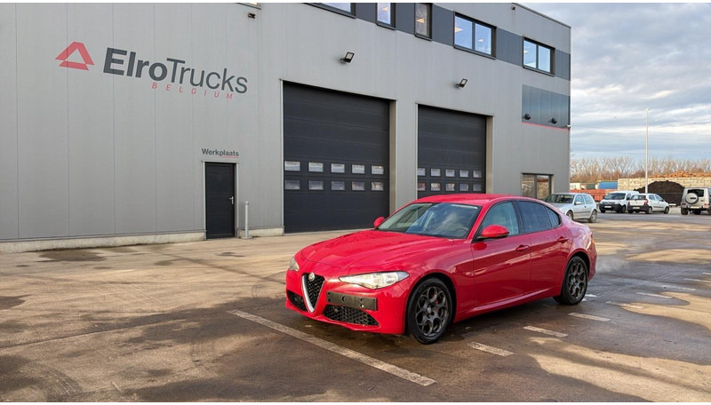 Alfa Romeo Giulia 2.0T (BELGIAN CAR / 200 PS / AUTOMATIC GEARBOX / NAVI / AIRCO / MEMORY SEATS / CAMERA) - Λιμουζίνα/ Sedan: φωτογραφία 3 Alfa Romeo Giulia 2.0T (BELGIAN CAR / 200 PS / AUTOMATIC GEARBOX / NAVI / AIRCO / MEMORY SEATS / CAMERA) - Λιμουζίνα/ Sedan: φωτογραφία 3