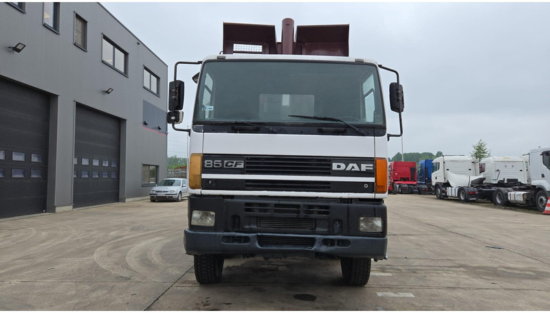 DAF 85 CF 340 (EURO 2 / MANUAL PUMP / STEEL SUSP. / POSSIBLE AS CHASSIS / 8X4) - Φορτηγό ανατρεπόμενο: φωτογραφία 2 DAF 85 CF 340 (EURO 2 / MANUAL PUMP / STEEL SUSP. / POSSIBLE AS CHASSIS / 8X4) - Φορτηγό ανατρεπόμενο: φωτογραφία 2