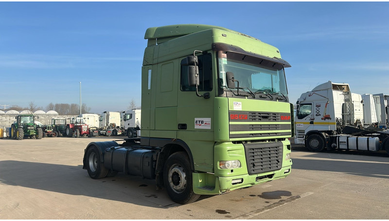 DAF XF 95.430 (EURO 2 / MANUAL PUMP / POMPE MANUELLE / BOITE MANUELLE) - Τράκτορας: φωτογραφία 3 DAF XF 95.430 (EURO 2 / MANUAL PUMP / POMPE MANUELLE / BOITE MANUELLE) - Τράκτορας: φωτογραφία 3