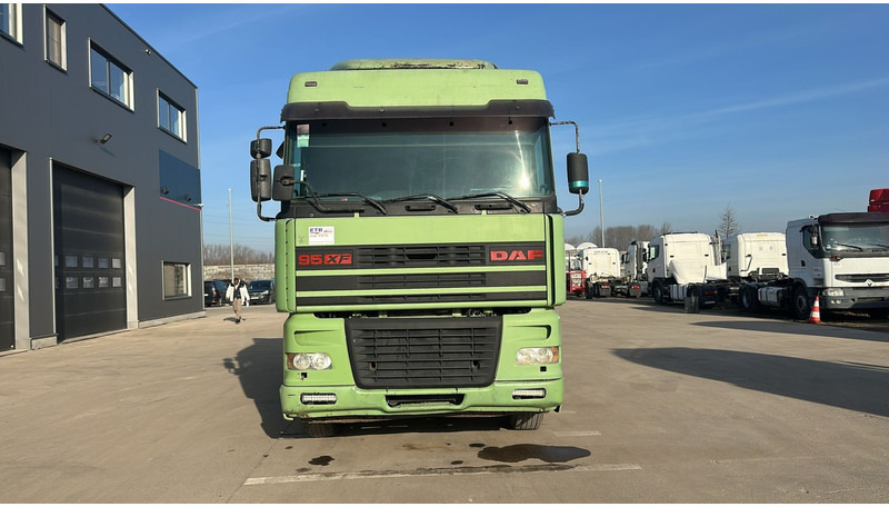 DAF XF 95.430 (EURO 2 / MANUAL PUMP / POMPE MANUELLE / BOITE MANUELLE) - Τράκτορας: φωτογραφία 4 DAF XF 95.430 (EURO 2 / MANUAL PUMP / POMPE MANUELLE / BOITE MANUELLE) - Τράκτορας: φωτογραφία 4