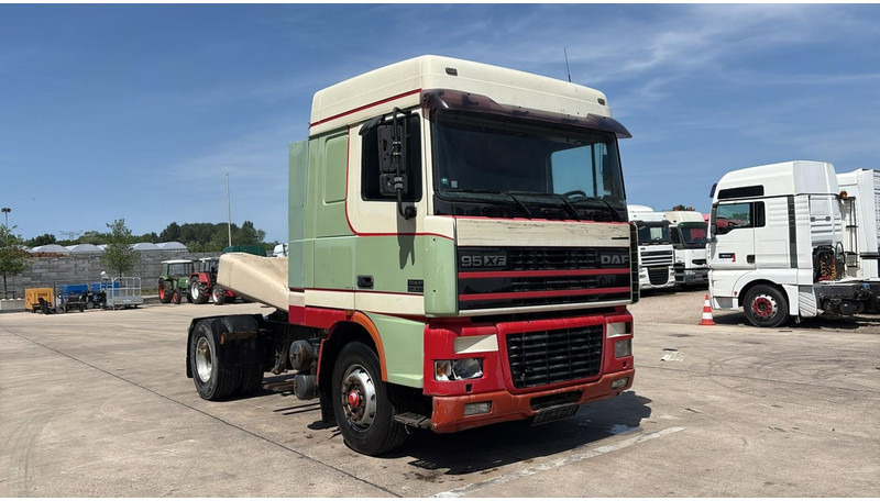 DAF XF 95.430 (EURO 3 / BOITE MANUELLE / MANUAL GEARBOX) - Τράκτορας: φωτογραφία 3 DAF XF 95.430 (EURO 3 / BOITE MANUELLE / MANUAL GEARBOX) - Τράκτορας: φωτογραφία 3