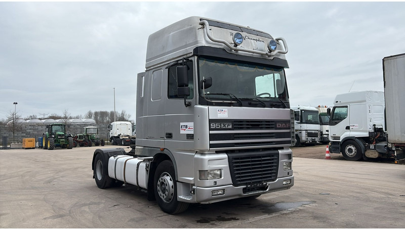 DAF XF 95.480 (EURO 3 / MANUAL GEARBOX / BOITE MANUELLE) - Τράκτορας: φωτογραφία 3 DAF XF 95.480 (EURO 3 / MANUAL GEARBOX / BOITE MANUELLE) - Τράκτορας: φωτογραφία 3