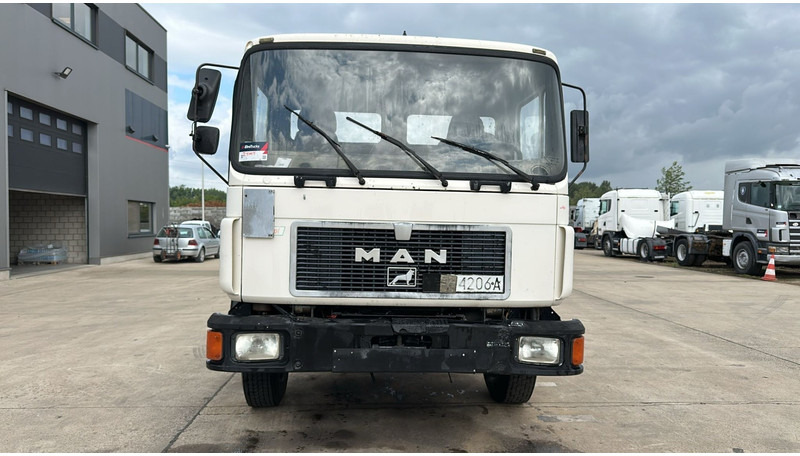 MAN 18.232 (MANUAL PUMP / 6 CYLINDER / POMPE MANUELLE / LAMES / STEEL SUSPENSION) - Φορτηγό σασί: φωτογραφία 2 MAN 18.232 (MANUAL PUMP / 6 CYLINDER / POMPE MANUELLE / LAMES / STEEL SUSPENSION) - Φορτηγό σασί: φωτογραφία 2