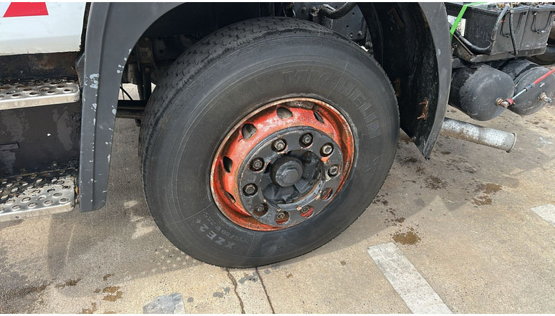 Φορτηγό σασί MAN 18.232 (MANUAL PUMP / 6 CYLINDER / POMPE MANUELLE / LAMES / STEEL SUSPENSION): φωτογραφία 9