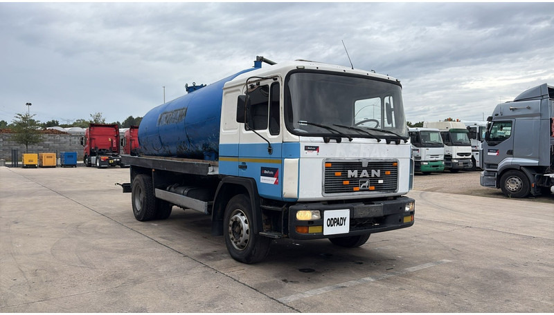 MAN 18.232 (MANUAL PUMP / POMPE MANUELLE / 11.000L) - Όχημα εκκένωσης βόθρων: φωτογραφία 3 MAN 18.232 (MANUAL PUMP / POMPE MANUELLE / 11.000L) - Όχημα εκκένωσης βόθρων: φωτογραφία 3
