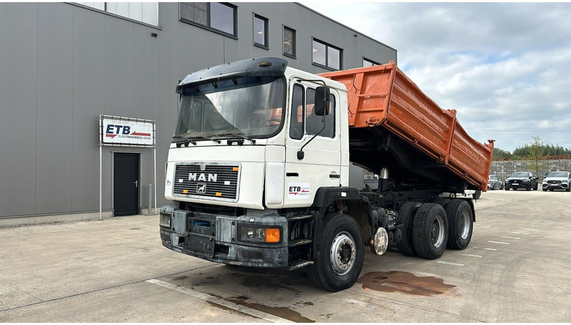 Φορτηγό ανατρεπόμενο MAN 26.372 (BIG AXLE / STEEL SUSPENSION / 6 CYLINDER WITH MANUAL PUMP): φωτογραφία 1