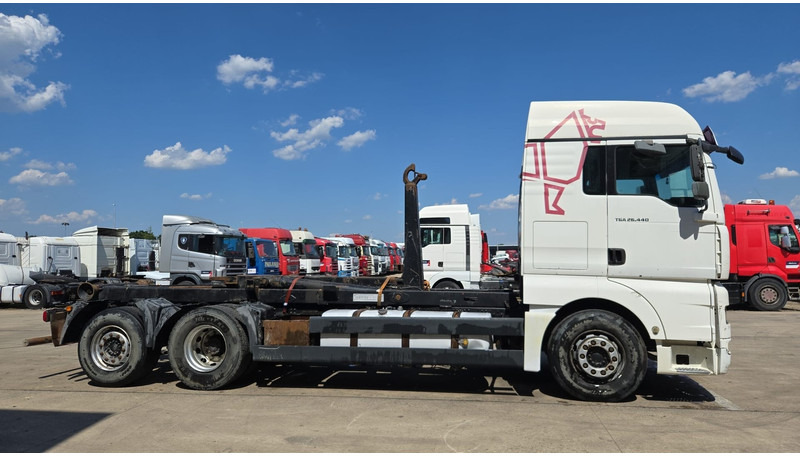MAN TGA 26.440 (MANUAL GEARBOX / FRONT STEEL / 6X2 / BOITE MANUELLE / DEVANT LAMES) - Φορτηγό σασί: φωτογραφία 3 MAN TGA 26.440 (MANUAL GEARBOX / FRONT STEEL / 6X2 / BOITE MANUELLE / DEVANT LAMES) - Φορτηγό σασί: φωτογραφία 3