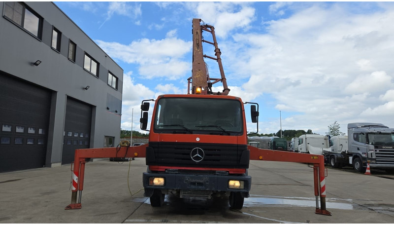 Mercedes-Benz SK 1824 (V6 / LAMES / GRAND PONT / PUTZMEISTER 24M/ JOYSTICK / RADIO) - Αντλία σκυροδέματος: φωτογραφία 5 Mercedes-Benz SK 1824 (V6 / LAMES / GRAND PONT / PUTZMEISTER 24M/ JOYSTICK / RADIO) - Αντλία σκυροδέματος: φωτογραφία 5