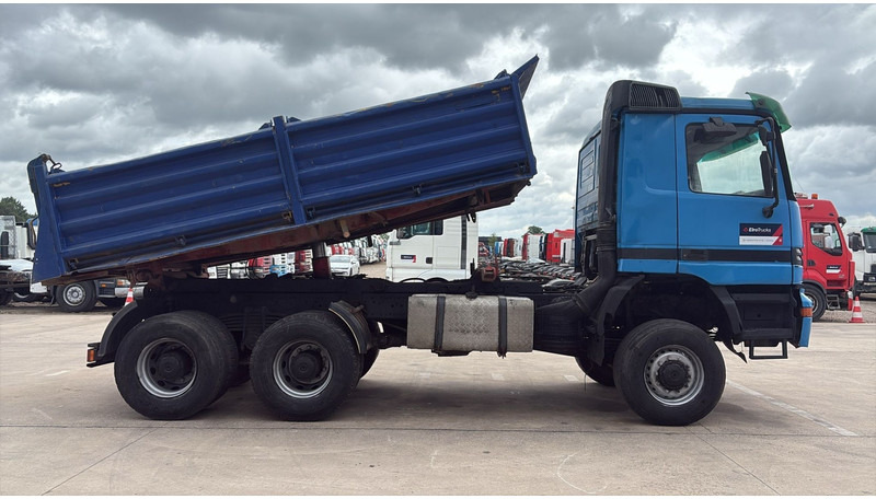 Mercedes-Benz actros 3340 (6X6 / BOITE MANUELLE /MANUAL GEARBOX / 3 PONTS / V6 / MP1) - Φορτηγό ανατρεπόμενο: φωτογραφία 4 Mercedes-Benz actros 3340 (6X6 / BOITE MANUELLE /MANUAL GEARBOX / 3 PONTS / V6 / MP1) - Φορτηγό ανατρεπόμενο: φωτογραφία 4