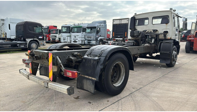 Volvo FL 220 (FULL STEEL SUSP. / 10 BOLTS / 18 TONS / VERY CLEAN CHASSIS !!! / CHASSIS 5.50M LENGHT) - Φορτηγό σασί: φωτογραφία 4 Volvo FL 220 (FULL STEEL SUSP. / 10 BOLTS / 18 TONS / VERY CLEAN CHASSIS !!! / CHASSIS 5.50M LENGHT) - Φορτηγό σασί: φωτογραφία 4