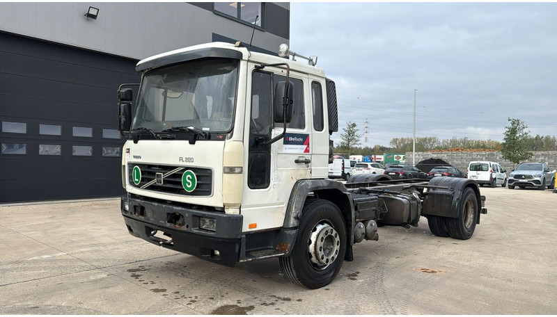 Volvo FL 220 (FULL STEEL SUSP. / 10 BOLTS / 18 TONS / VERY CLEAN CHASSIS !!! / CHASSIS 5.50M LENGHT) - Φορτηγό σασί: φωτογραφία 1 Volvo FL 220 (FULL STEEL SUSP. / 10 BOLTS / 18 TONS / VERY CLEAN CHASSIS !!! / CHASSIS 5.50M LENGHT) - Φορτηγό σασί: φωτογραφία 1