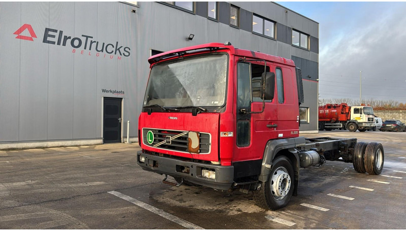 Volvo FL 220 (MANUAL GEARBOX / BOITE MANUELLE) - Φορτηγό σασί: φωτογραφία 1 Volvo FL 220 (MANUAL GEARBOX / BOITE MANUELLE) - Φορτηγό σασί: φωτογραφία 1