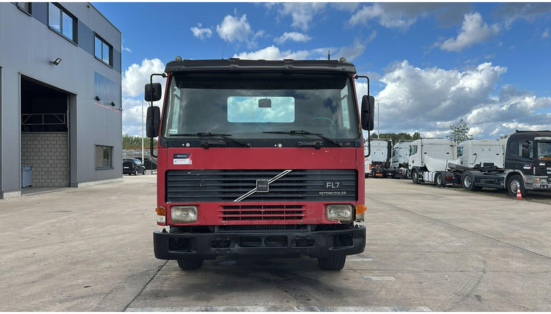 Volvo FL 7 - 260 (6X4 / LAMES / POMPE MANUELLE / MANUAL PUMP / STEEL SUSP.) - Φορτηγό σασί: φωτογραφία 4 Volvo FL 7 - 260 (6X4 / LAMES / POMPE MANUELLE / MANUAL PUMP / STEEL SUSP.) - Φορτηγό σασί: φωτογραφία 4