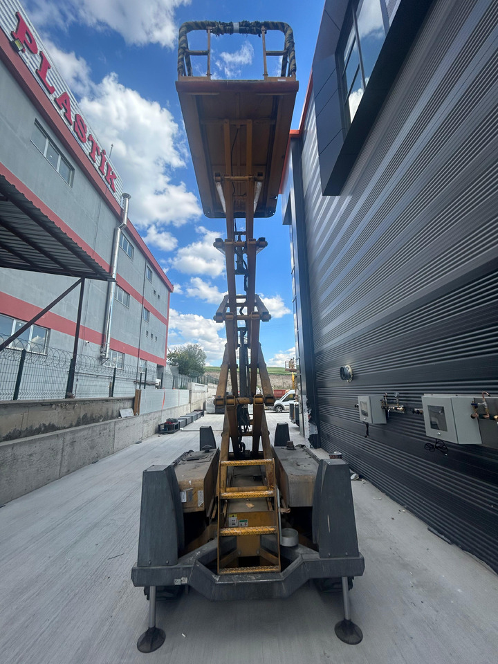 HAULOTTE Compact 12 - Ψαλιδωτό ανυψωτικό: φωτογραφία 3 HAULOTTE Compact 12 - Ψαλιδωτό ανυψωτικό: φωτογραφία 3