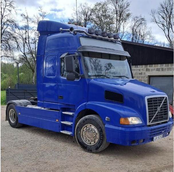 Volvo NH12 - Τράκτορας: φωτογραφία 2 Volvo NH12 - Τράκτορας: φωτογραφία 2
