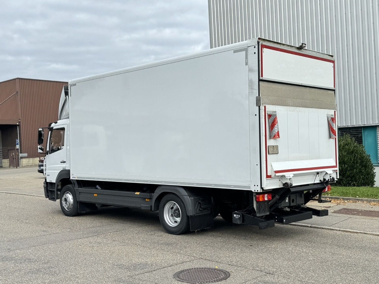 Mercedes-Benz Atego 1221 L Koffer 6,1m LBW AHK Klima TOP - Φορτηγό κόφα: φωτογραφία 5 Mercedes-Benz Atego 1221 L Koffer 6,1m LBW AHK Klima TOP - Φορτηγό κόφα: φωτογραφία 5