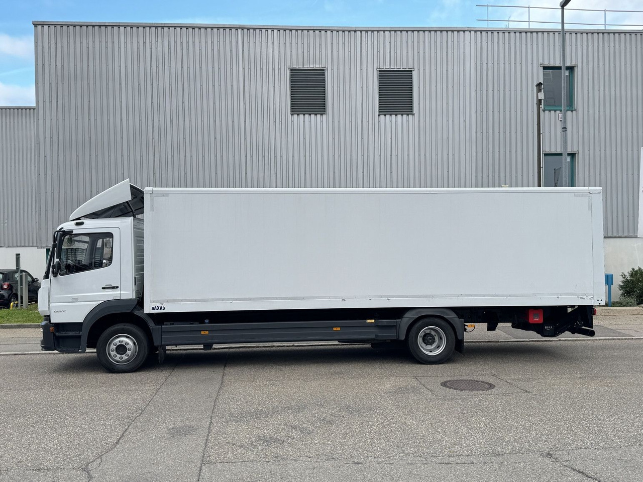 Mercedes-Benz Atego 1227L Koffer 8m LBW Klima Diff. Sperre - Φορτηγό κόφα: φωτογραφία 4 Mercedes-Benz Atego 1227L Koffer 8m LBW Klima Diff. Sperre - Φορτηγό κόφα: φωτογραφία 4
