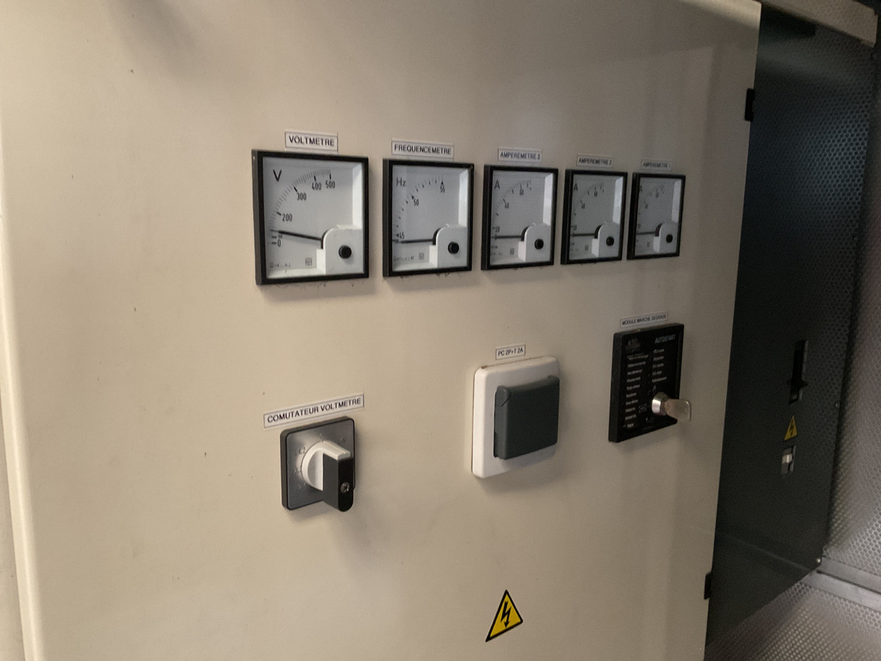 Βιομηχανική γεννήτρια Deutz F3M1011F, 45KVA generatorset. Like brand new. Low standby hours: φωτογραφία 6 Βιομηχανική γεννήτρια Deutz F3M1011F, 45KVA generatorset. Like brand new. Low standby hours: φωτογραφία 6