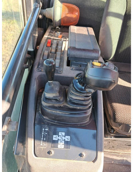 Ελαστιχοφόρος φορτωτής Komatsu WA 100 M-8: φωτογραφία 11