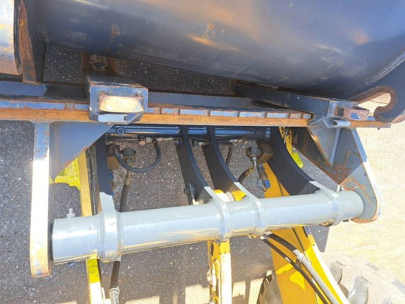 Ελαστιχοφόρος φορτωτής Komatsu WA 100 M-8: φωτογραφία 6