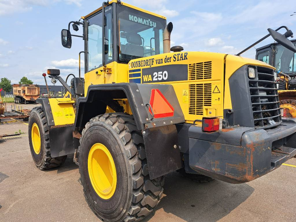 Komatsu WA 250-5H - Ελαστιχοφόρος φορτωτής: φωτογραφία 5 Komatsu WA 250-5H - Ελαστιχοφόρος φορτωτής: φωτογραφία 5