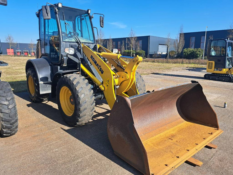 Komatsu WA100-8E0 - Ελαστιχοφόρος φορτωτής: φωτογραφία 2 Komatsu WA100-8E0 - Ελαστιχοφόρος φορτωτής: φωτογραφία 2
