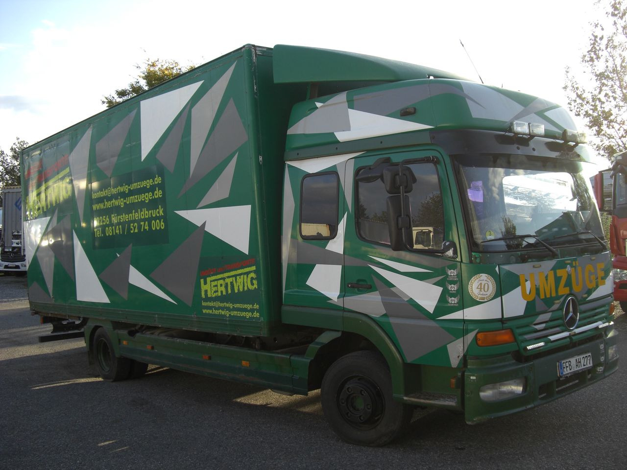 Mercedes-Benz 823L - Φορτηγό κόφα: φωτογραφία 2 Mercedes-Benz 823L - Φορτηγό κόφα: φωτογραφία 2