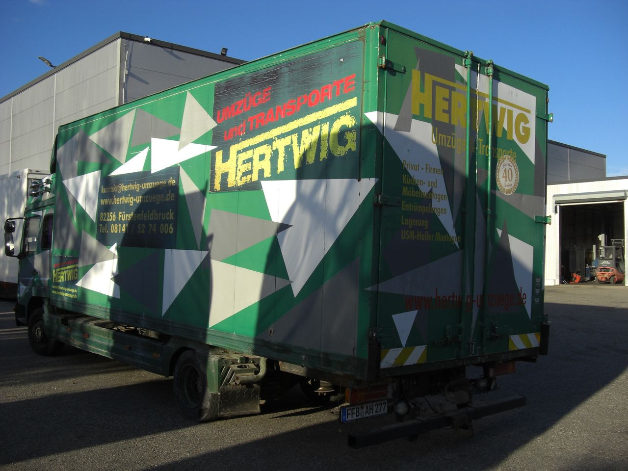 Mercedes-Benz 823L - Φορτηγό κόφα: φωτογραφία 4 Mercedes-Benz 823L - Φορτηγό κόφα: φωτογραφία 4