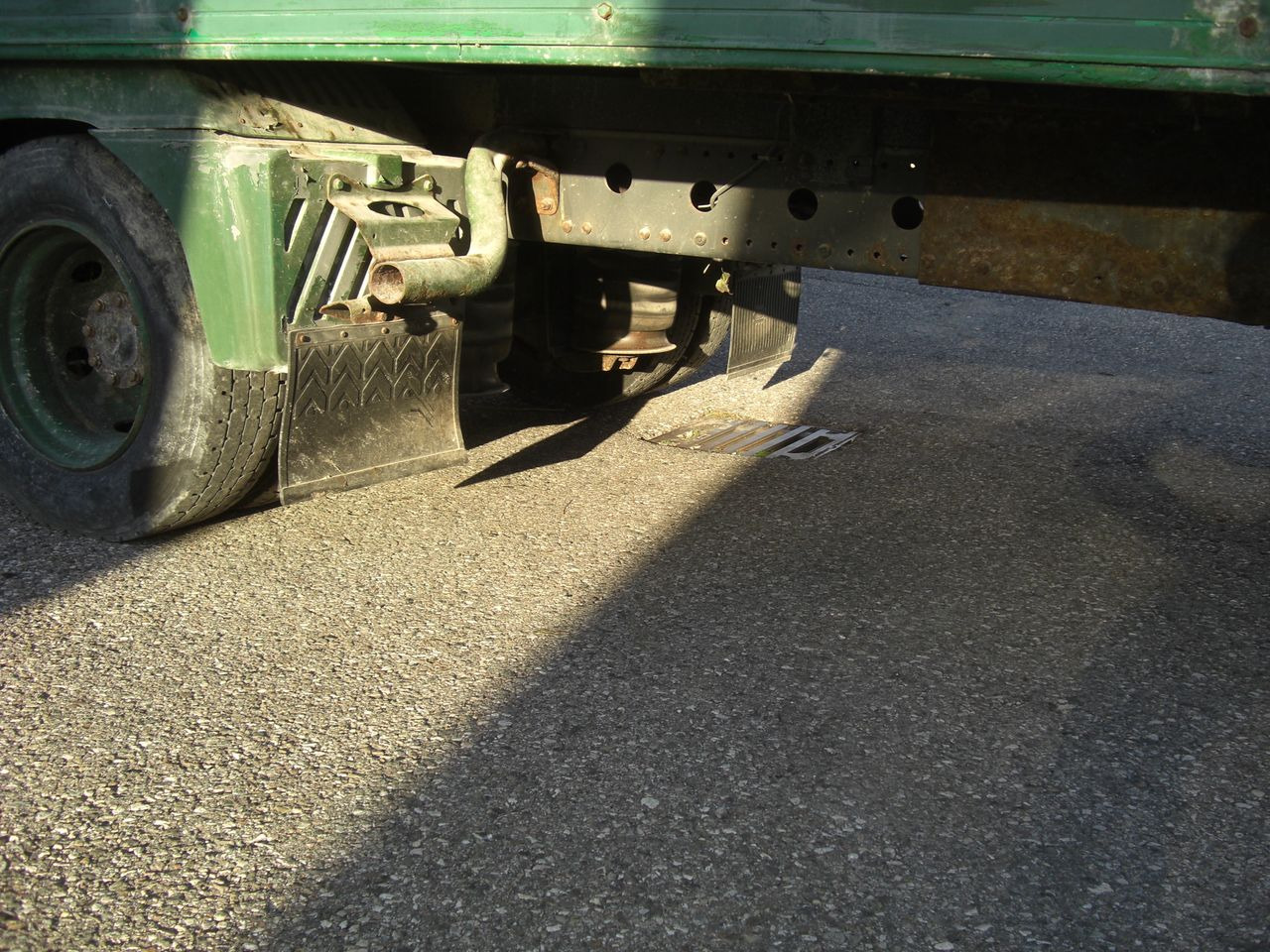 Mercedes-Benz 823L - Φορτηγό κόφα: φωτογραφία 5 Mercedes-Benz 823L - Φορτηγό κόφα: φωτογραφία 5