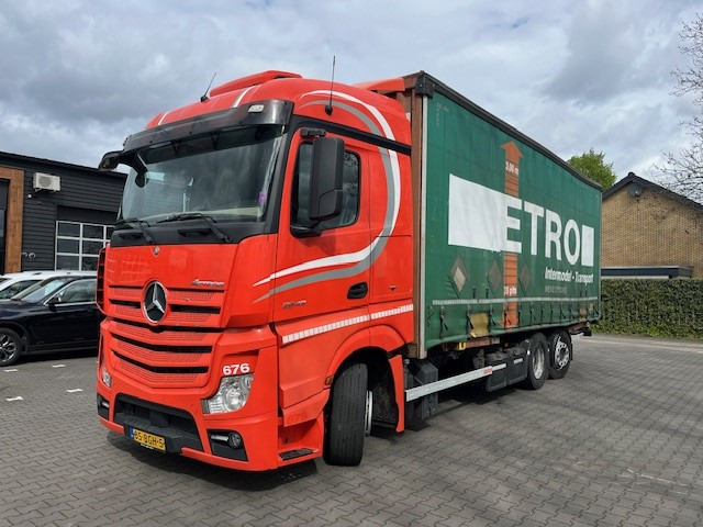 Mercedes Benz Actros 2642 6x2 Mega BDF met zeilbak - Φορτηγό μουσαμάς: φωτογραφία 1 Mercedes Benz Actros 2642 6x2 Mega BDF met zeilbak - Φορτηγό μουσαμάς: φωτογραφία 1