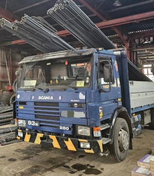 Scania 93 Carne - Φορτηγό με γερανό: φωτογραφία 2 Scania 93 Carne - Φορτηγό με γερανό: φωτογραφία 2