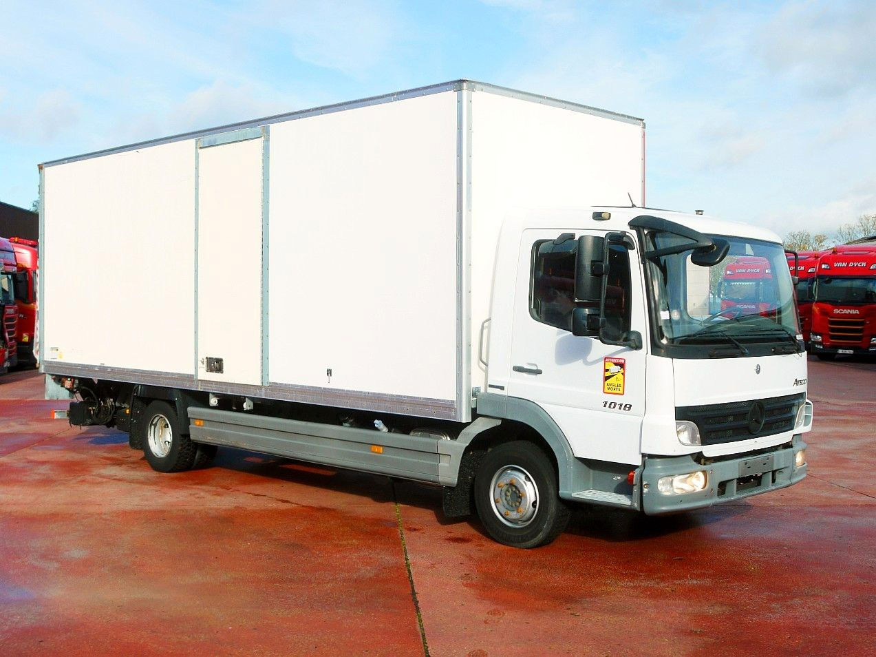 Mercedes-Benz 1018 ATEGO MEUBEL KOFFER A/C LBW LUFT 112tkm - Φορτηγό κόφα: φωτογραφία 2 Mercedes-Benz 1018 ATEGO MEUBEL KOFFER A/C LBW LUFT 112tkm - Φορτηγό κόφα: φωτογραφία 2