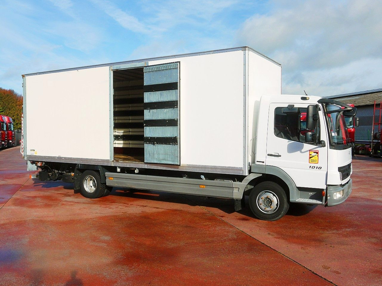 Mercedes-Benz 1018 ATEGO MEUBEL KOFFER A/C LBW LUFT 112tkm - Φορτηγό κόφα: φωτογραφία 3 Mercedes-Benz 1018 ATEGO MEUBEL KOFFER A/C LBW LUFT 112tkm - Φορτηγό κόφα: φωτογραφία 3