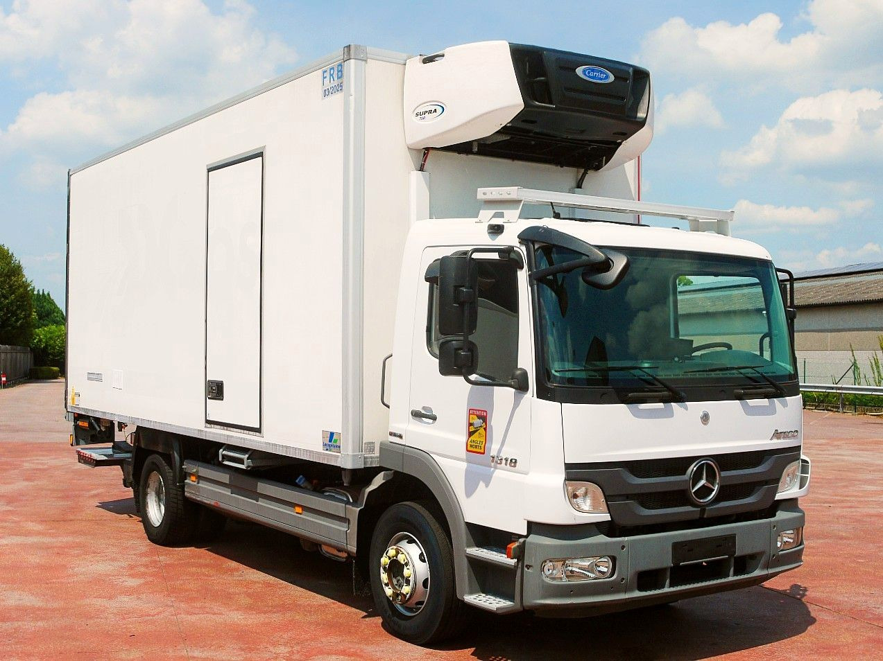 Mercedes-Benz 1318 ATEGO FLEISH KUHLKOFFER CARRIER SUPRA 750 - Φορτηγό ψυγείο: φωτογραφία 2 Mercedes-Benz 1318 ATEGO FLEISH KUHLKOFFER CARRIER SUPRA 750 - Φορτηγό ψυγείο: φωτογραφία 2