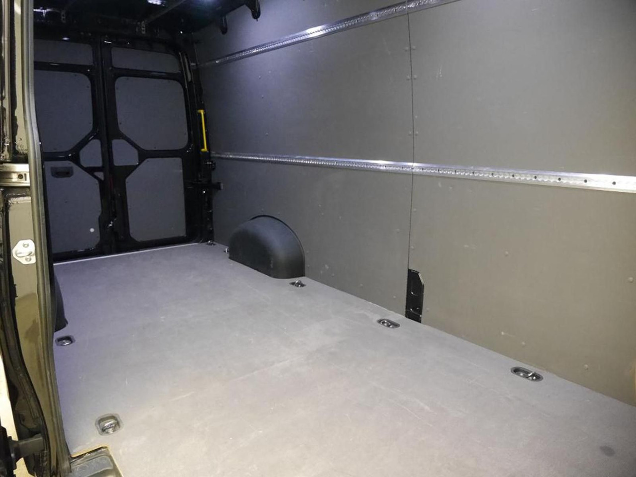 Volkswagen Crafter Kasten 35 L4H3 NAVI DAB PDC KAMERA - Επιβατικό βαν: φωτογραφία 3 Volkswagen Crafter Kasten 35 L4H3 NAVI DAB PDC KAMERA - Επιβατικό βαν: φωτογραφία 3