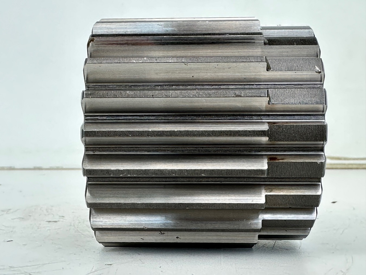 Liebherr Sonnenrad ID-Nr.9442837. FAT350 - FAT350P022 - FAT350P032 - FAT350P059 - FAT350P062 - FAT350P068 - FAT350P079. LH22, LOS103, ER912, LOS914, LOS924 COMP, R313, R317, R900, R902, R904, R912, - Μοτέρ πορείας για Ερπυστριοφόρος εκσκαφέας: φωτογραφία 5 Liebherr Sonnenrad ID-Nr.9442837. FAT350 - FAT350P022 - FAT350P032 - FAT350P059 - FAT350P062 - FAT350P068 - FAT350P079. LH22, LOS103, ER912, LOS914, LOS924 COMP, R313, R317, R900, R902, R904, R912, - Μοτέρ πορείας για Ερπυστριοφόρος εκσκαφέας: φωτογραφία 5