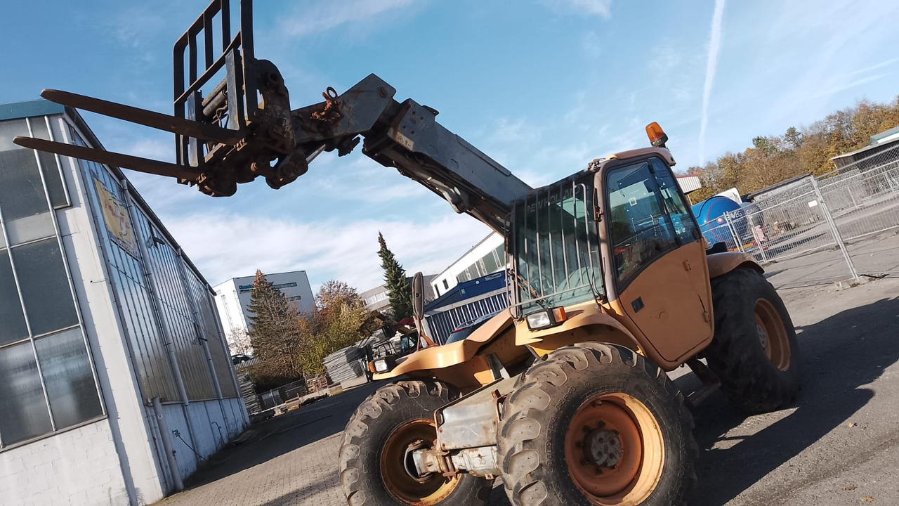 New Holland LM410 Turbo - Τηλεσκοπικός μπροστινός φορτωτής: φωτογραφία 1 New Holland LM410 Turbo - Τηλεσκοπικός μπροστινός φορτωτής: φωτογραφία 1