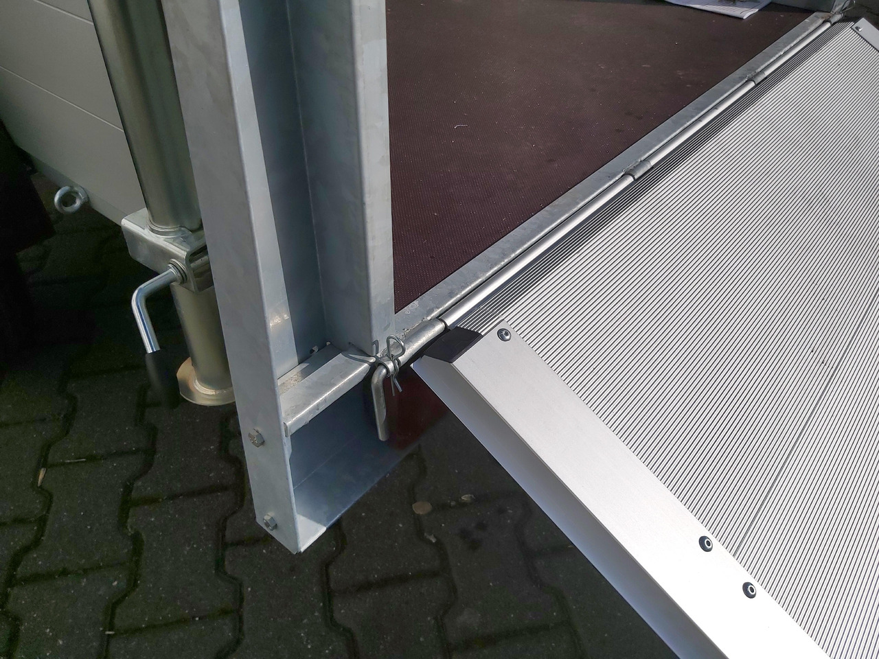 ALUBOXX Deckelanhänger GTB 750 VT2 211x126x118cm Heckrampe (XS) 750kg Top Seller Angebot - Ρυμούλκα κόφα: φωτογραφία 5 ALUBOXX Deckelanhänger GTB 750 VT2 211x126x118cm Heckrampe (XS) 750kg Top Seller Angebot - Ρυμούλκα κόφα: φωτογραφία 5
