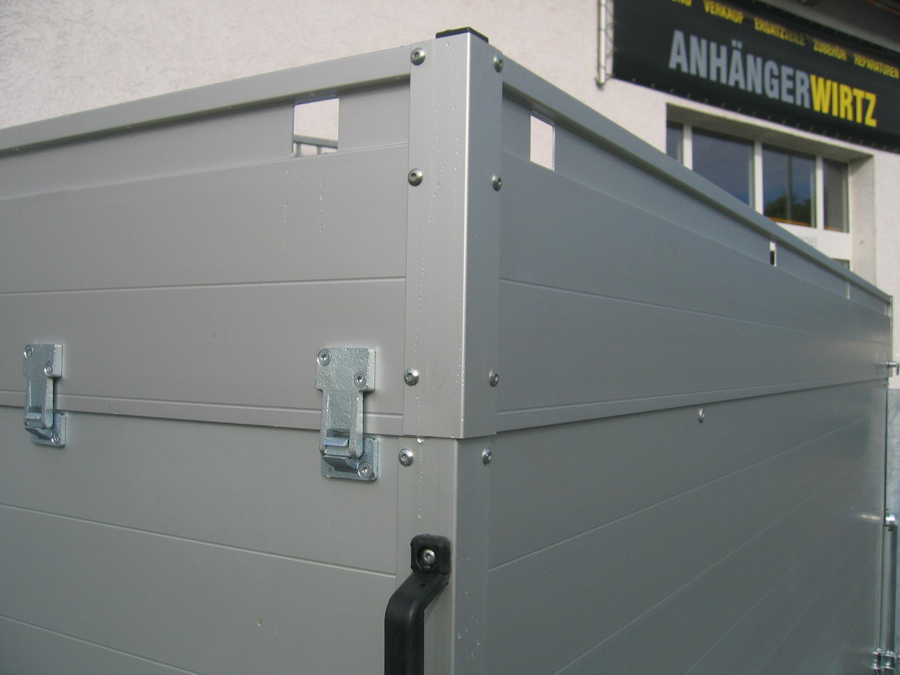 ALUBOXX Deckelanhänger GTT 1500 VT2 301x126x118cm Heckrampe (M) 1500kg order Aktion - Ρυμούλκα κόφα: φωτογραφία 3 ALUBOXX Deckelanhänger GTT 1500 VT2 301x126x118cm Heckrampe (M) 1500kg order Aktion - Ρυμούλκα κόφα: φωτογραφία 3