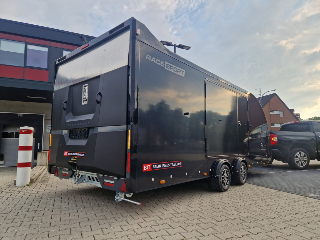 Ρυμούλκα αυτοκινητάμαξα BJT Race Sport 550x210x188cm blackline E Winde Kamera 3500kg: φωτογραφία 18 Ρυμούλκα αυτοκινητάμαξα BJT Race Sport 550x210x188cm blackline E Winde Kamera 3500kg: φωτογραφία 18