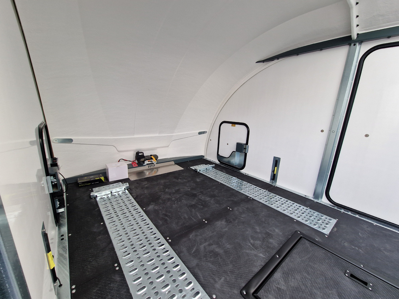 Ρυμούλκα αυτοκινητάμαξα BJT Race Transporter 7 397-6023-35-3-10-B 600x228x189cm black RR Kamera 1 Alufelgen Tridem 3500 Akt: φωτογραφία 6