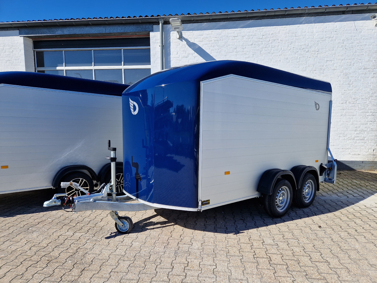 Cargo Roadster 700 plus 375x180x200cm Alu Poly kingblue Seitentür Pullman 2600kg 100km/H Aktion - Ρυμούλκα κόφα: φωτογραφία 2 Cargo Roadster 700 plus 375x180x200cm Alu Poly kingblue Seitentür Pullman 2600kg 100km/H Aktion - Ρυμούλκα κόφα: φωτογραφία 2