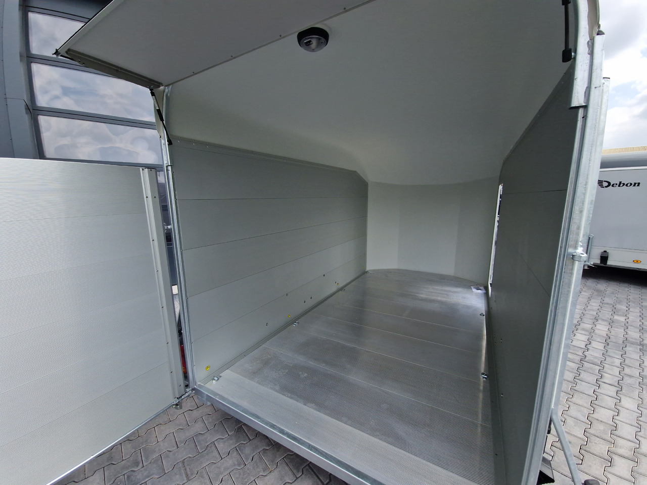 Cargo Roadster 700 plus 375x180x200cm Alu Poly weiß Seitentür Pullman 100km/H 2600kg Modell 2025 - Ρυμούλκες αυτοκίνητο: φωτογραφία 5 Cargo Roadster 700 plus 375x180x200cm Alu Poly weiß Seitentür Pullman 100km/H 2600kg Modell 2025 - Ρυμούλκες αυτοκίνητο: φωτογραφία 5