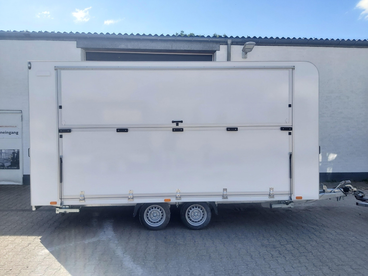 Event Trailer Koffer TWSP M 470T.01 470x220x217cm Seitenklappe IL 2700kg 100km/H - Ρυμουλκούμενη καντίνα: φωτογραφία 4 Event Trailer Koffer TWSP M 470T.01 470x220x217cm Seitenklappe IL 2700kg 100km/H - Ρυμουλκούμενη καντίνα: φωτογραφία 4