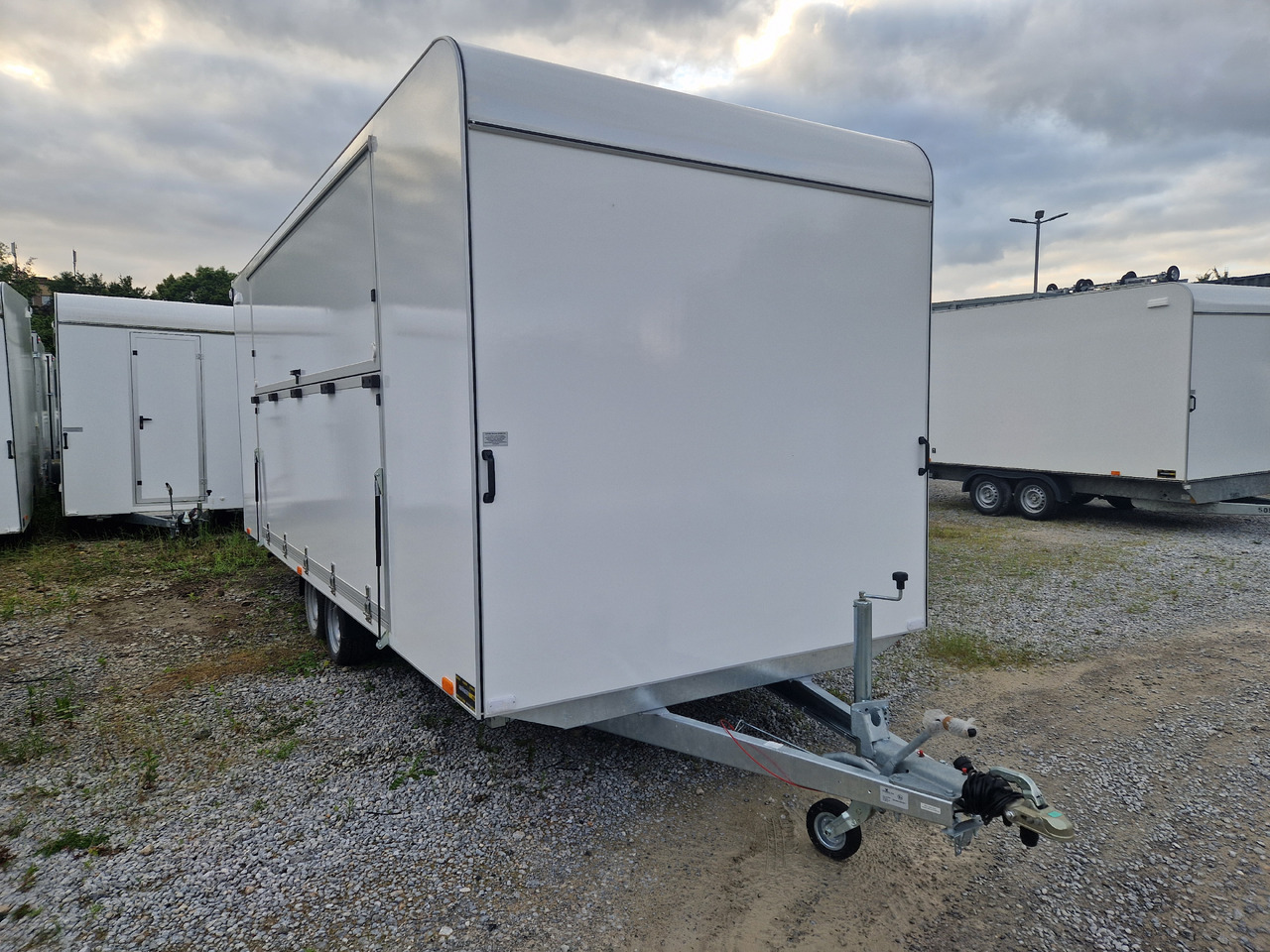 Event Trailer Koffer TWSP M 600T.01 600x220x217cm Seitenklappe Treppe Tür 230V Licht IL 2700kg 100 - Ρυμουλκούμενη καντίνα: φωτογραφία 5 Event Trailer Koffer TWSP M 600T.01 600x220x217cm Seitenklappe Treppe Tür 230V Licht IL 2700kg 100 - Ρυμουλκούμενη καντίνα: φωτογραφία 5