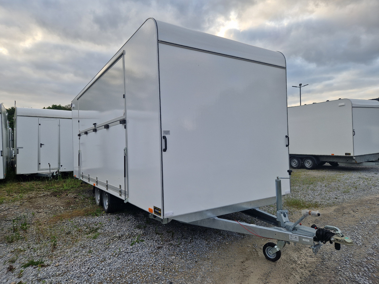 Event Trailer Koffer TWSP M 600T.01 600x220x217cm Seitenklappe Treppe Tür 230V Licht IL 2700kg 100 - Ρυμουλκούμενη καντίνα: φωτογραφία 1 Event Trailer Koffer TWSP M 600T.01 600x220x217cm Seitenklappe Treppe Tür 230V Licht IL 2700kg 100 - Ρυμουλκούμενη καντίνα: φωτογραφία 1