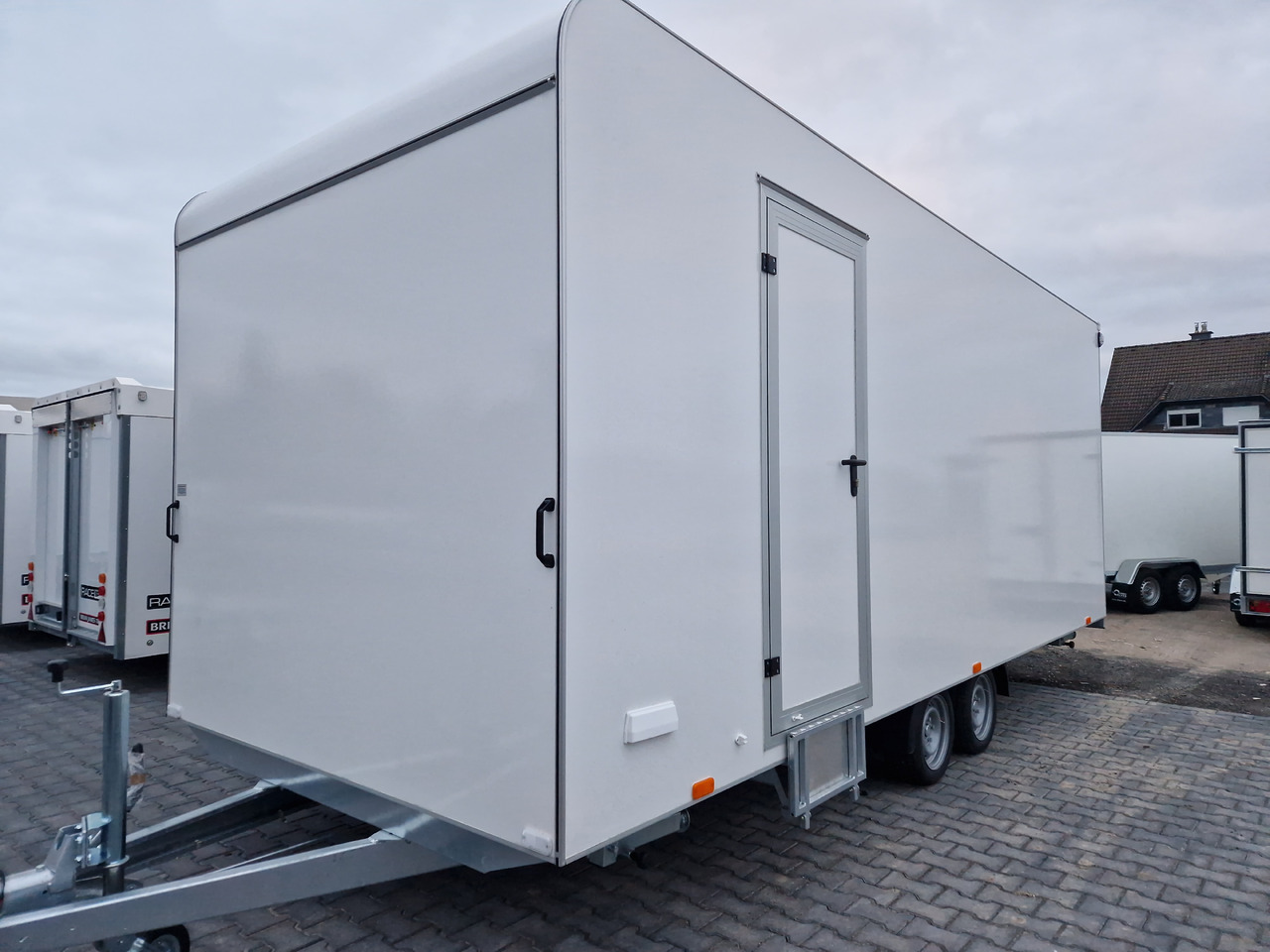 Event Trailer Koffer TWSP M 600T.01 600x230x217cm extrabreit Treppe 230V Licht 2700kg - Ρυμουλκούμενη καντίνα: φωτογραφία 3 Event Trailer Koffer TWSP M 600T.01 600x230x217cm extrabreit Treppe 230V Licht 2700kg - Ρυμουλκούμενη καντίνα: φωτογραφία 3