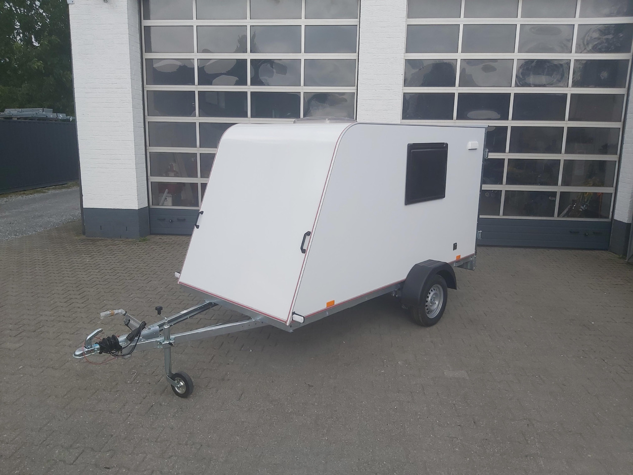Kargo Camp TFS S Midi 320x150x150cm aero Seitentür Fenster Strom 230V (S) 750kg gebremst Modell 22 - Ρυμουλκούμενο τροχόσπιτο: φωτογραφία 5 Kargo Camp TFS S Midi 320x150x150cm aero Seitentür Fenster Strom 230V (S) 750kg gebremst Modell 22 - Ρυμουλκούμενο τροχόσπιτο: φωτογραφία 5