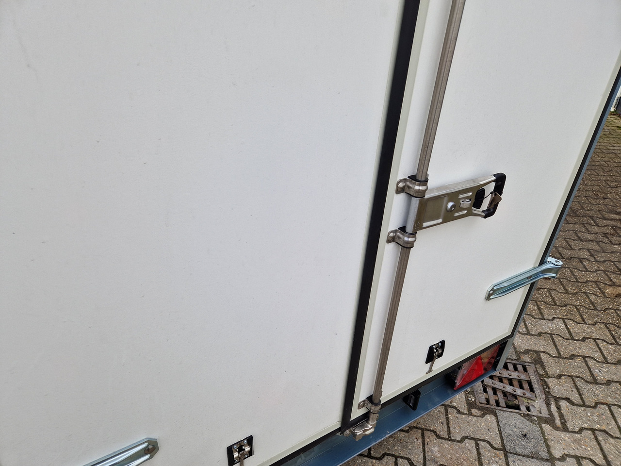 Kargo F2736HTD 358x146x180cm Zurrsystem (L) 2700kg 100km/H Modell 2025 - Ρυμούλκα κόφα: φωτογραφία 3 Kargo F2736HTD 358x146x180cm Zurrsystem (L) 2700kg 100km/H Modell 2025 - Ρυμούλκα κόφα: φωτογραφία 3