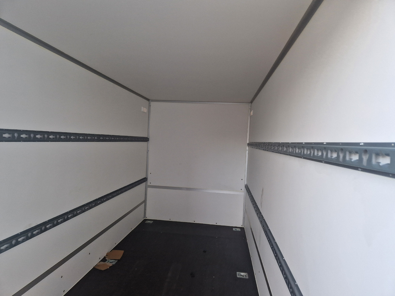 Kargo F2736HTD 358x146x180cm Zurrsystem (L) 2700kg 100km/H Modell 2025 - Ρυμούλκα κόφα: φωτογραφία 4 Kargo F2736HTD 358x146x180cm Zurrsystem (L) 2700kg 100km/H Modell 2025 - Ρυμούλκα κόφα: φωτογραφία 4